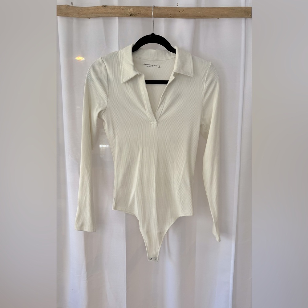 Cream Abercrombie Ribbed Bodysuit. Size Medium